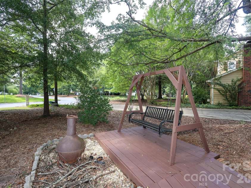 2248 Lawton Bluff Road, Charlotte, NC 28226.  MLS# CAR4399037, YatesRealty ID 36254. 