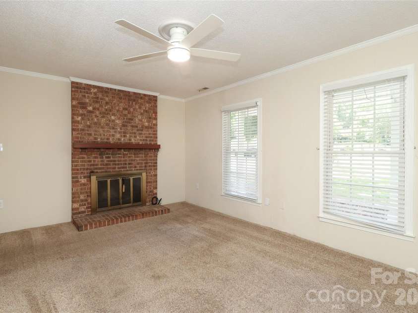 2248 Lawton Bluff Road, Charlotte, NC 28226.  MLS# CAR4399037, YatesRealty ID 36254. 