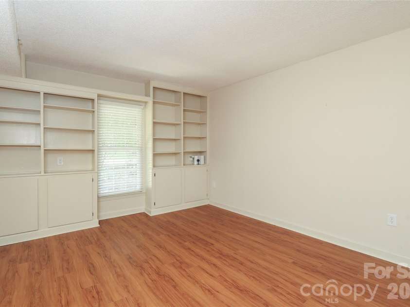 2248 Lawton Bluff Road, Charlotte, NC 28226.  MLS# CAR4399037, YatesRealty ID 36254. 