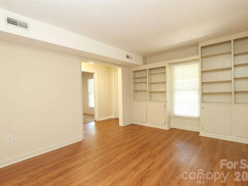 2248 Lawton Bluff Road, Charlotte, NC 28226.  MLS# CAR4399037, YatesRealty ID 36254. 