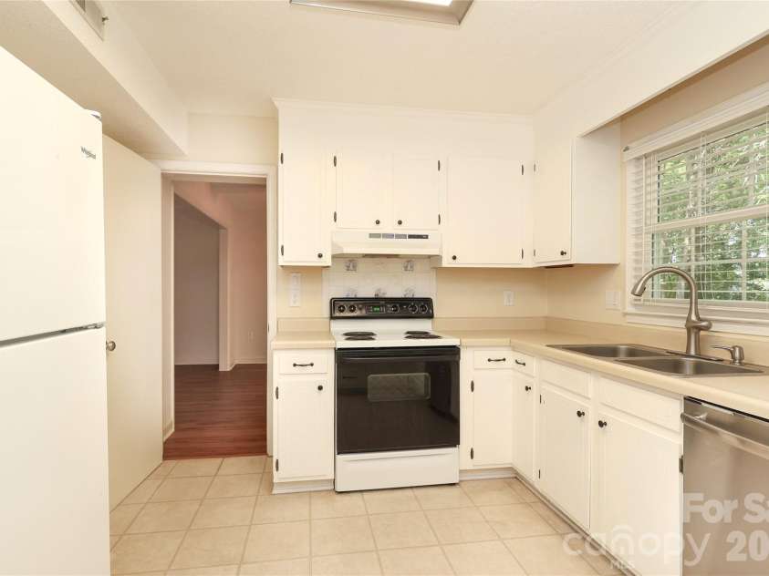 2248 Lawton Bluff Road, Charlotte, NC 28226.  MLS# CAR4399037, YatesRealty ID 36254. 