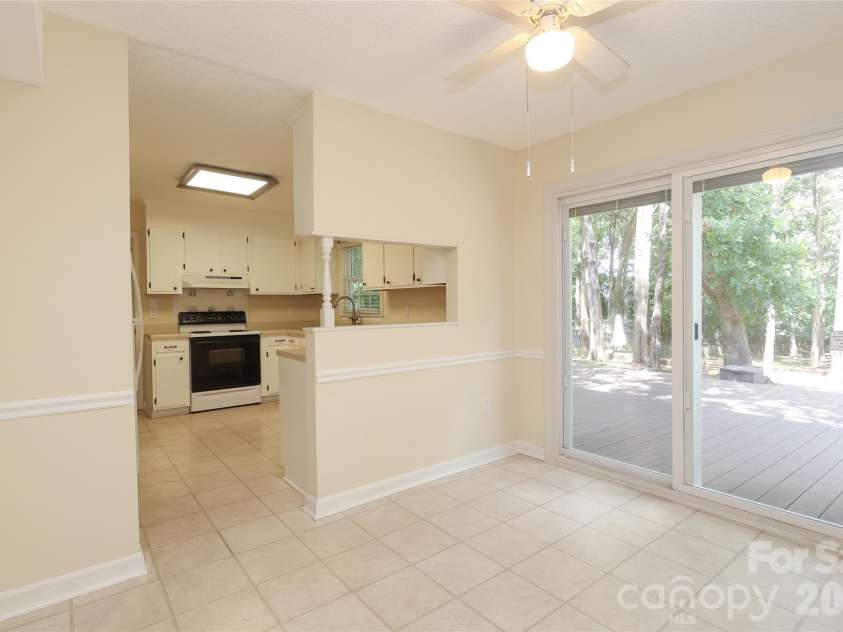 2248 Lawton Bluff Road, Charlotte, NC 28226.  MLS# CAR4399037, YatesRealty ID 36254. 