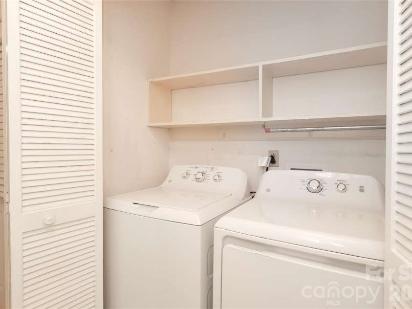 2248 Lawton Bluff Road, Charlotte, NC 28226.  MLS# CAR4399037, YatesRealty ID 36254. 