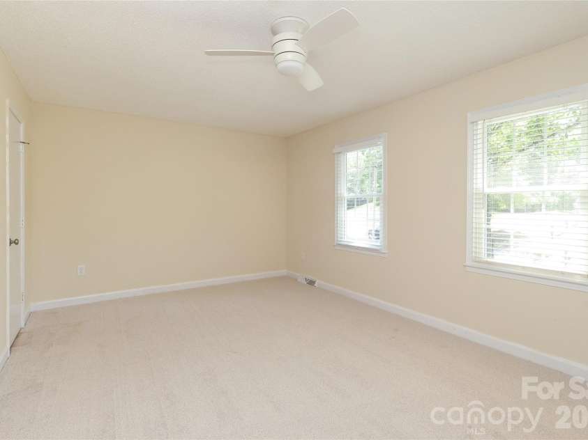 2248 Lawton Bluff Road, Charlotte, NC 28226.  MLS# CAR4399037, YatesRealty ID 36254. 
