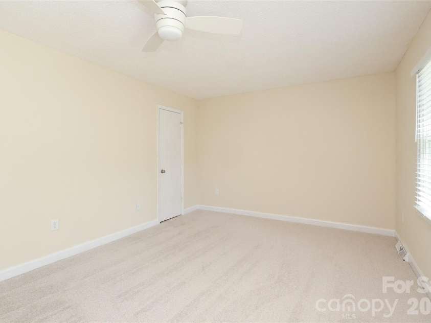 2248 Lawton Bluff Road, Charlotte, NC 28226.  MLS# CAR4399037, YatesRealty ID 36254. 