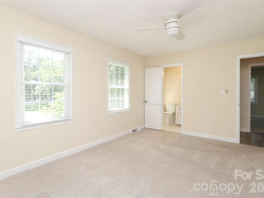 2248 Lawton Bluff Road, Charlotte, NC 28226.  MLS# CAR4399037, YatesRealty ID 36254. 