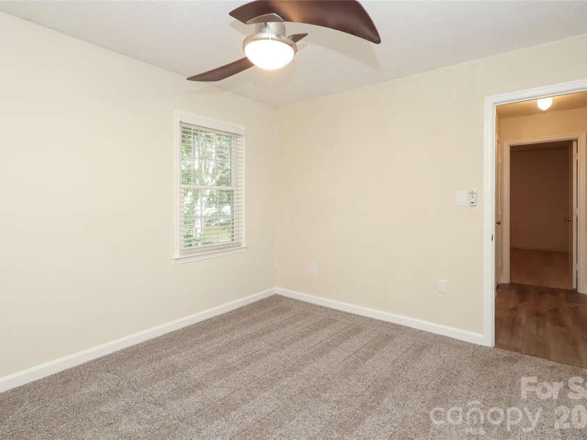 2248 Lawton Bluff Road, Charlotte, NC 28226.  MLS# CAR4399037, YatesRealty ID 36254. 