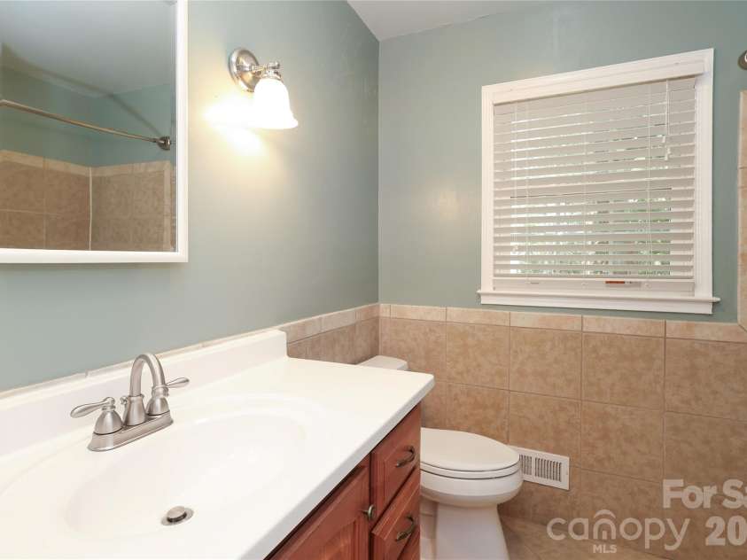 2248 Lawton Bluff Road, Charlotte, NC 28226.  MLS# CAR4399037, YatesRealty ID 36254. 