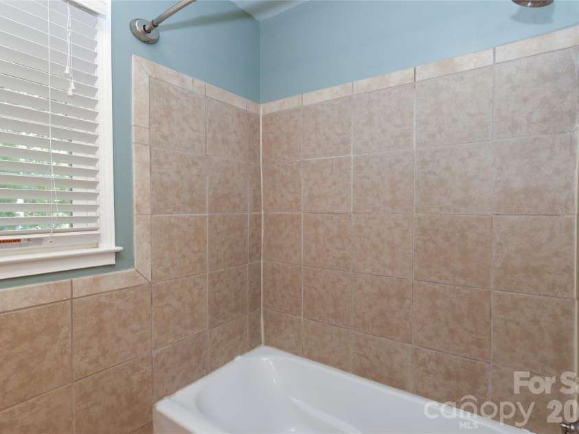 2248 Lawton Bluff Road, Charlotte, NC 28226.  MLS# CAR4399037, YatesRealty ID 36254. 