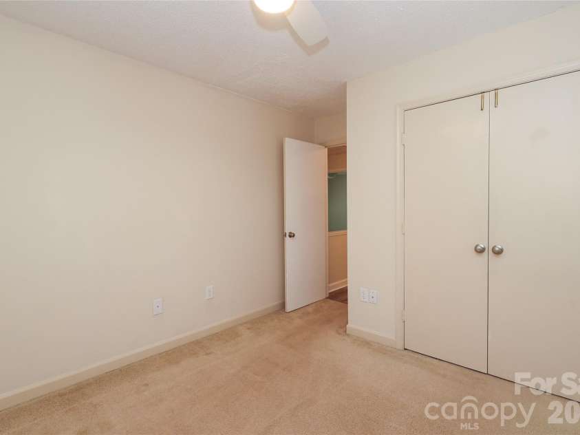 2248 Lawton Bluff Road, Charlotte, NC 28226.  MLS# CAR4399037, YatesRealty ID 36254. 