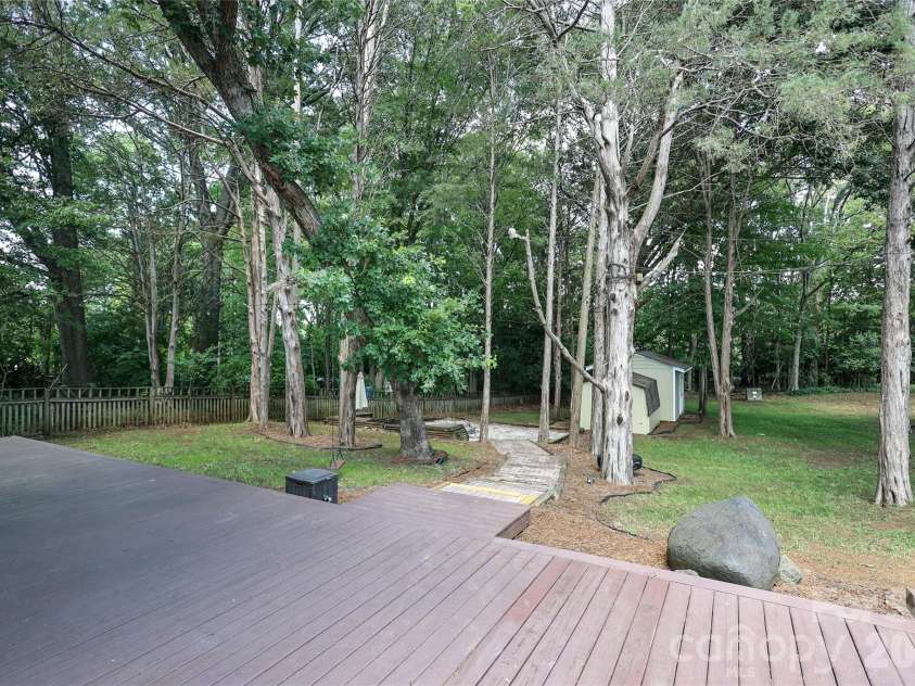 2248 Lawton Bluff Road, Charlotte, NC 28226.  MLS# CAR4399037, YatesRealty ID 36254. 
