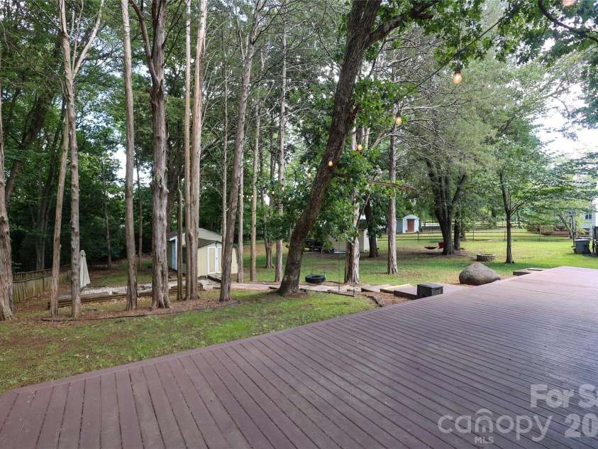 2248 Lawton Bluff Road, Charlotte, NC 28226.  MLS# CAR4399037, YatesRealty ID 36254. 