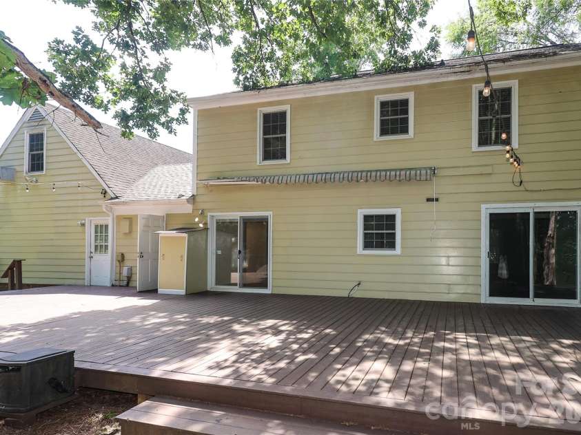 2248 Lawton Bluff Road, Charlotte, NC 28226.  MLS# CAR4399037, YatesRealty ID 36254. 