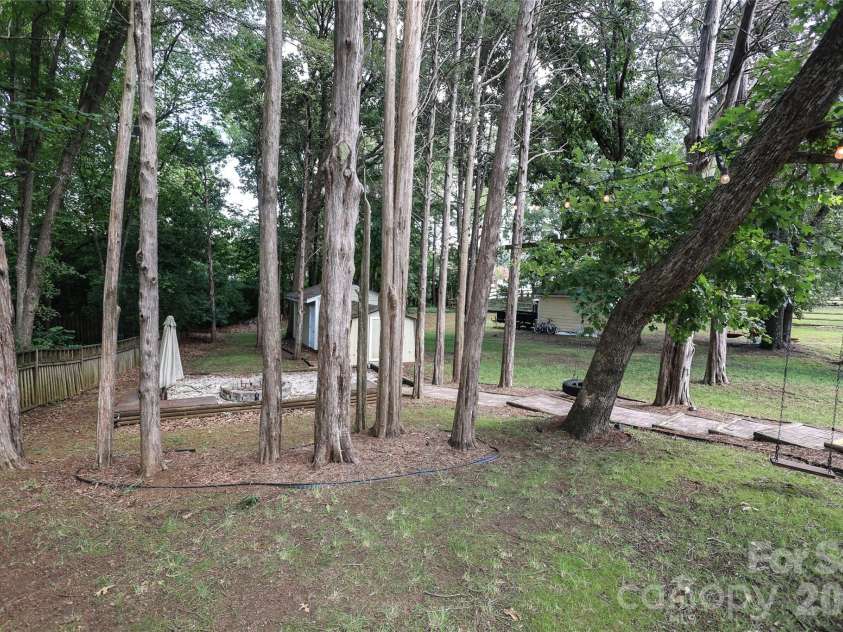 2248 Lawton Bluff Road, Charlotte, NC 28226.  MLS# CAR4399037, YatesRealty ID 36254. 