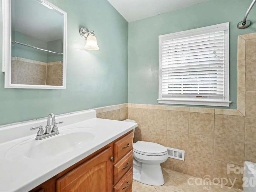 2248 Lawton Bluff Road, Charlotte, NC 28226.  MLS# CAR4418434, YatesRealty ID 36254. Bathroom 2