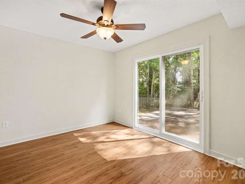 2248 Lawton Bluff Road, Charlotte, NC 28226.  MLS# CAR4418434, YatesRealty ID 36254. Dining area
