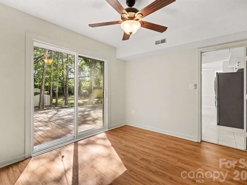 2248 Lawton Bluff Road, Charlotte, NC 28226.  MLS# CAR4418434, YatesRealty ID 36254. Dining area