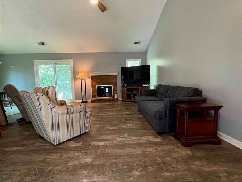 8410 Gidleigh Court, Charlotte, NC 28216.  MLS# CAR4398326, YatesRealty ID 36255. 