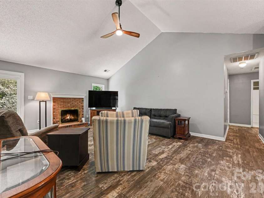 8410 Gidleigh Court, Charlotte, NC 28216.  MLS# CAR4398326, YatesRealty ID 36255. 