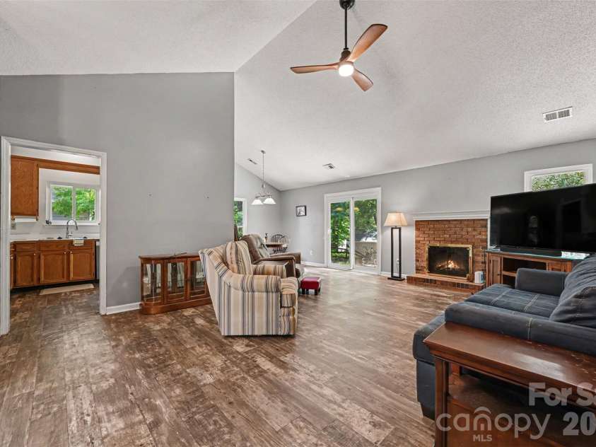 8410 Gidleigh Court, Charlotte, NC 28216.  MLS# CAR4398326, YatesRealty ID 36255. 