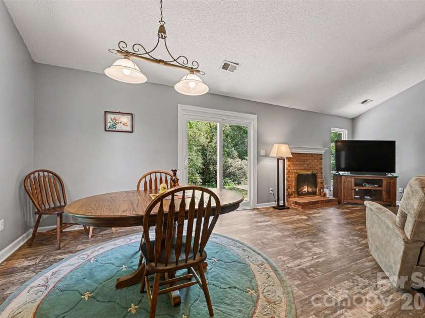 8410 Gidleigh Court, Charlotte, NC 28216.  MLS# CAR4398326, YatesRealty ID 36255. 