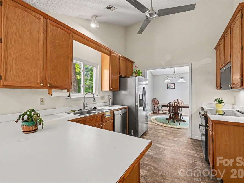 8410 Gidleigh Court, Charlotte, NC 28216.  MLS# CAR4398326, YatesRealty ID 36255. 