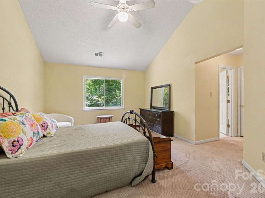 8410 Gidleigh Court, Charlotte, NC 28216.  MLS# CAR4398326, YatesRealty ID 36255. 