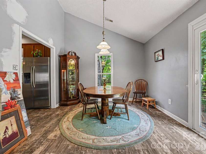 8410 Gidleigh Court, Charlotte, NC 28216.  MLS# CAR4398326, YatesRealty ID 36255. Dining Room