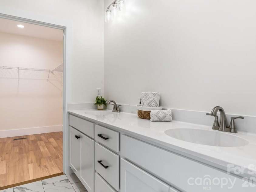 49 Grace Court, Mars Hill, NC 28754.  MLS# CAR4398069, YatesRealty ID 36256. 