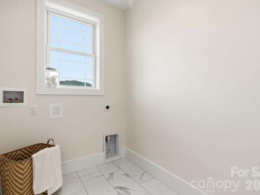 49 Grace Court, Mars Hill, NC 28754.  MLS# CAR4398069, YatesRealty ID 36256. 