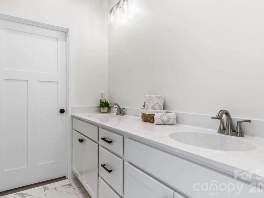 49 Grace Court, Mars Hill, NC 28754.  MLS# CAR4398069, YatesRealty ID 36256. 