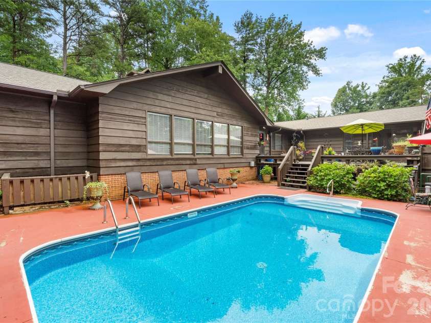 2915 Old Stage Road, Gastonia, NC 28052.  MLS# CAR4399445, YatesRealty ID 36259. 
