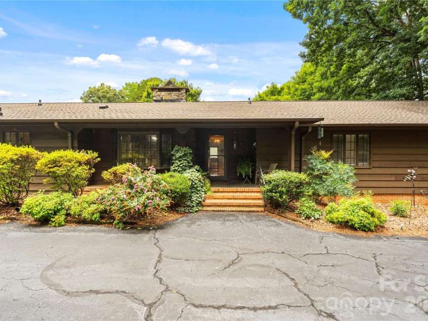 2915 Old Stage Road, Gastonia, NC 28052.  MLS# CAR4399445, YatesRealty ID 36259. 