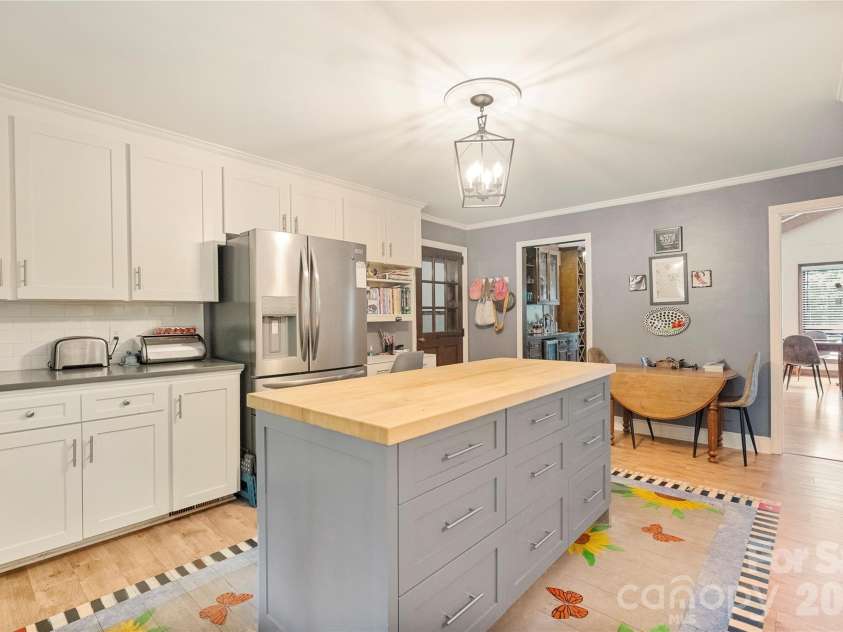 2915 Old Stage Road, Gastonia, NC 28052.  MLS# CAR4399445, YatesRealty ID 36259. 