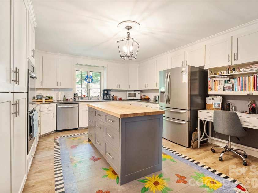 2915 Old Stage Road, Gastonia, NC 28052.  MLS# CAR4399445, YatesRealty ID 36259. 