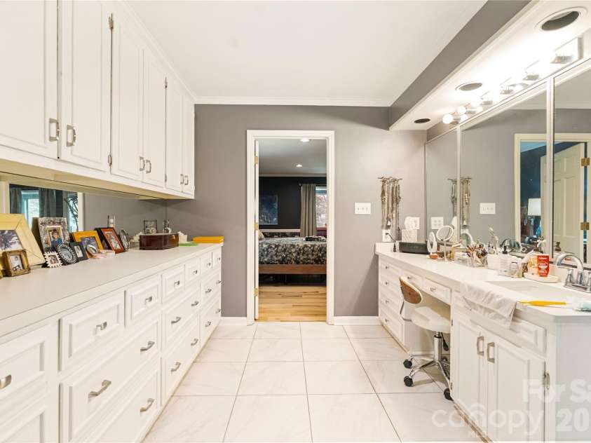 2915 Old Stage Road, Gastonia, NC 28052.  MLS# CAR4399445, YatesRealty ID 36259. 