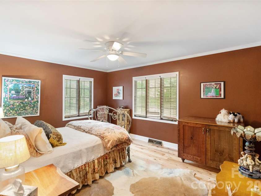2915 Old Stage Road, Gastonia, NC 28052.  MLS# CAR4399445, YatesRealty ID 36259. 