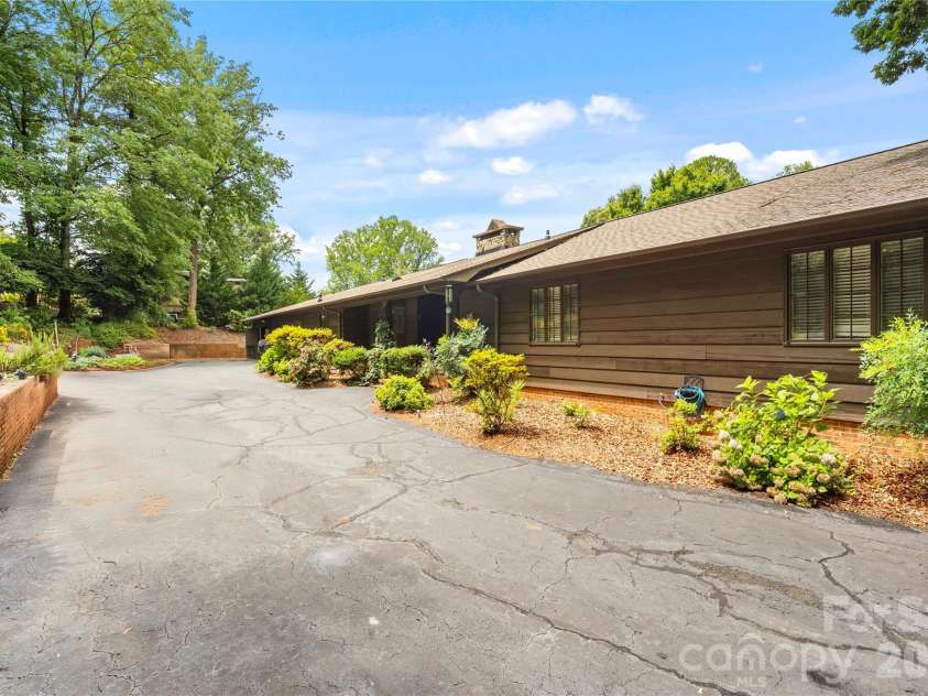 2915 Old Stage Road, Gastonia, NC 28052.  MLS# CAR4399445, YatesRealty ID 36259. 
