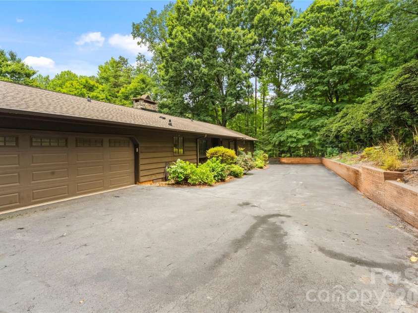 2915 Old Stage Road, Gastonia, NC 28052.  MLS# CAR4399445, YatesRealty ID 36259. 