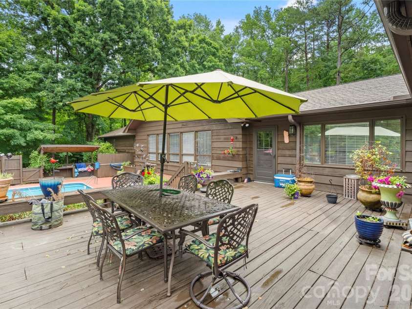 2915 Old Stage Road, Gastonia, NC 28052.  MLS# CAR4399445, YatesRealty ID 36259. 