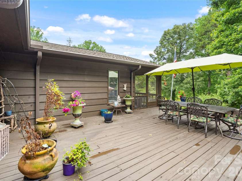 2915 Old Stage Road, Gastonia, NC 28052.  MLS# CAR4399445, YatesRealty ID 36259. 