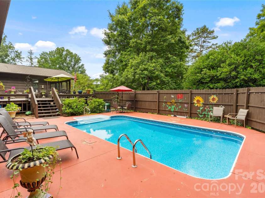2915 Old Stage Road, Gastonia, NC 28052.  MLS# CAR4399445, YatesRealty ID 36259. 