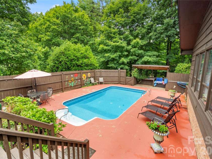 2915 Old Stage Road, Gastonia, NC 28052.  MLS# CAR4399445, YatesRealty ID 36259. 
