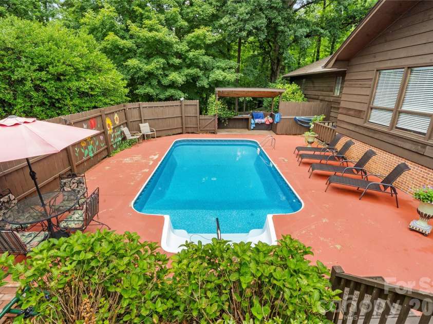 2915 Old Stage Road, Gastonia, NC 28052.  MLS# CAR4399445, YatesRealty ID 36259. 