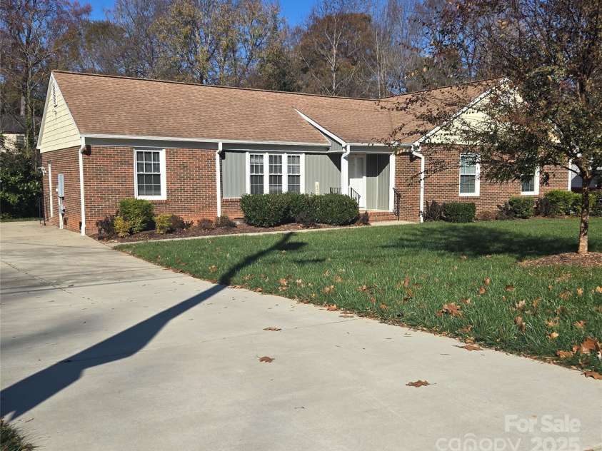 433 Pamela Street, Gastonia, NC 28054.  MLS# CAR4204635, YatesRealty ID 3626. 