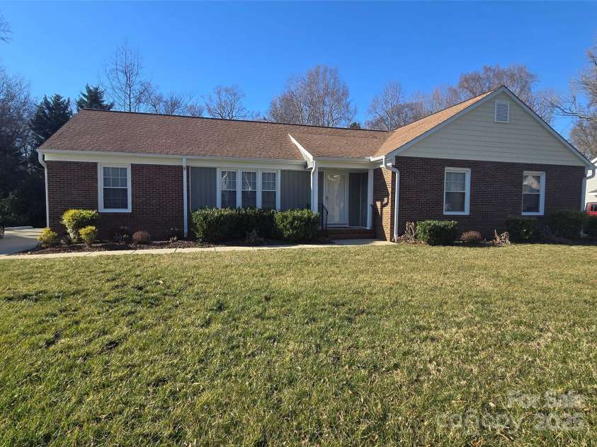 433 Pamela Street, Gastonia, NC 28054.  MLS# CAR4204635, YatesRealty ID 3626. 