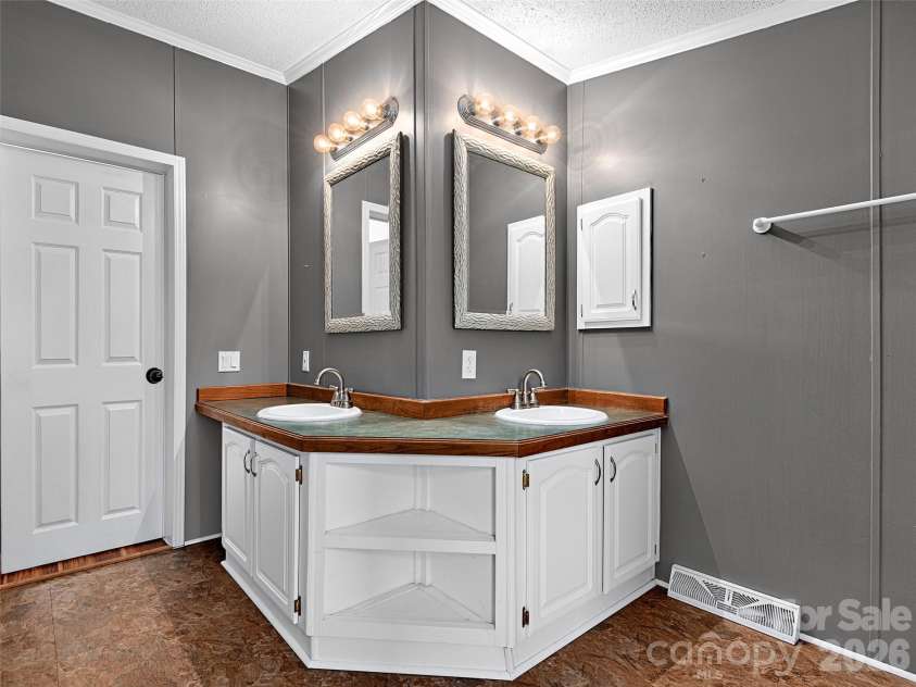 36 Jason Case Drive, Candler, NC 28715.  MLS# CAR4400838, YatesRealty ID 36261. 