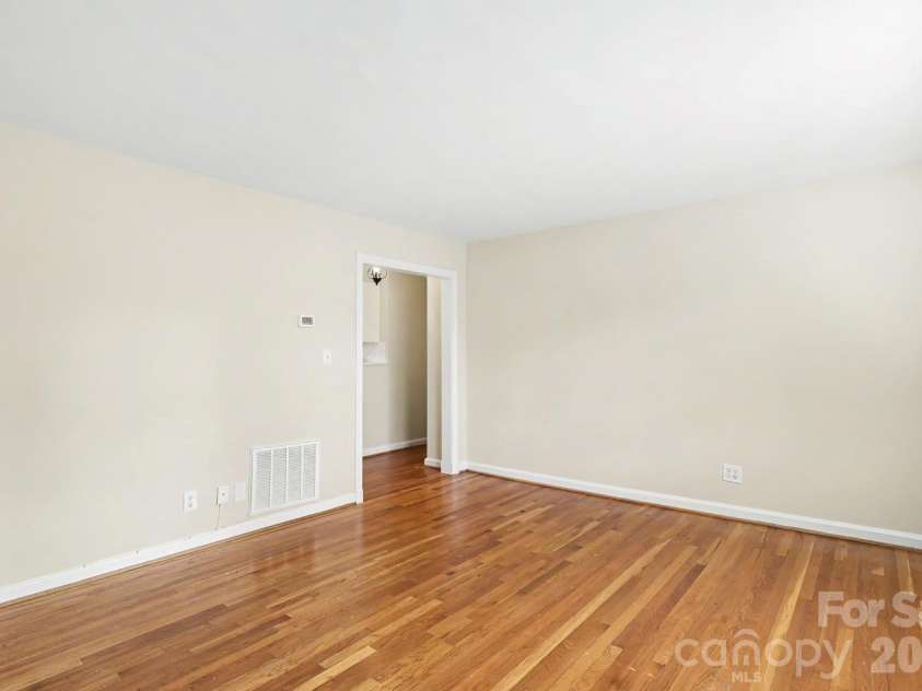 106 Colville Road, Charlotte, NC 28207.  MLS# CAR4396725, YatesRealty ID 36266. 