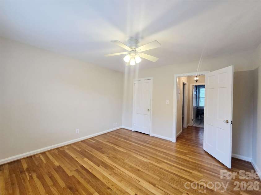 106 Colville Road, Charlotte, NC 28207.  MLS# CAR4396725, YatesRealty ID 36266. 