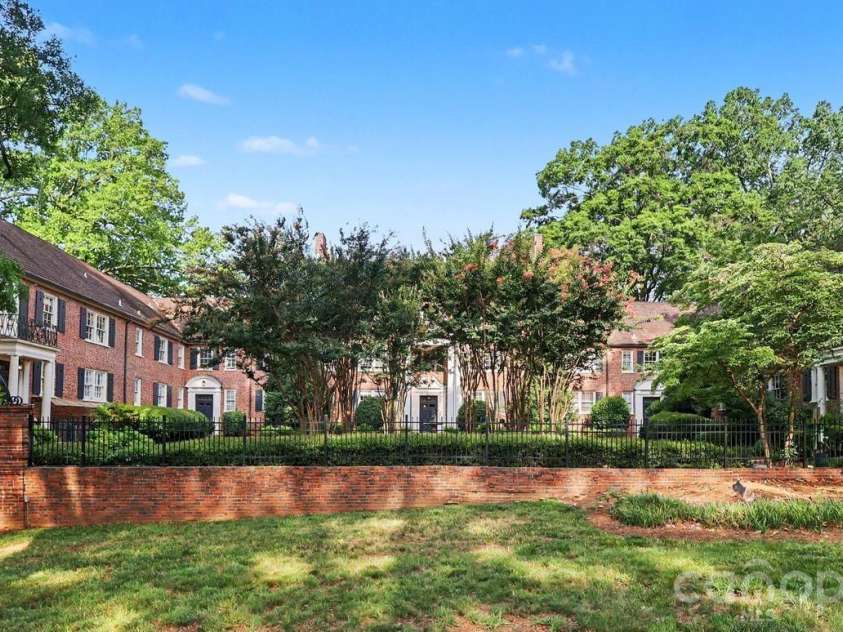 106 Colville Road, Charlotte, NC 28207.  MLS# CAR4396725, YatesRealty ID 36266. 